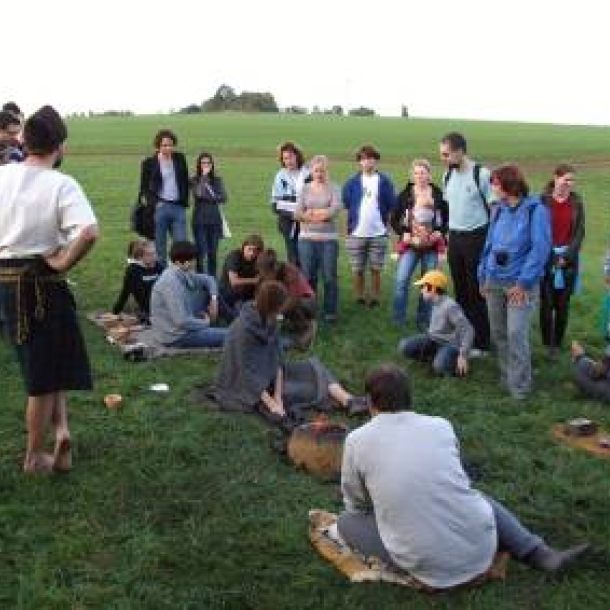 Mezinárodní den archeologie v r. 2014 – na vrcholu Řivnáče Mezinárodní den archeologie v r. 2014 – na vrcholu Řivnáče