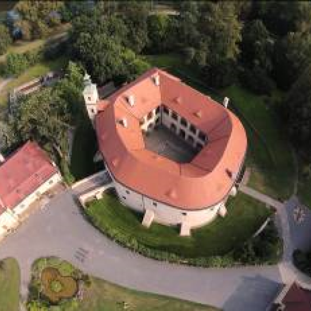 V kategorii Muzejní počin roku 2014 v rámci XIII. ročníku soutěže Gloria Musaealis 2014 je v užší nominaci i realizace projektu "Rekonstrukce a nové využití zámku v Roztokách u Prahy". V kategorii Muzejní počin roku 2014 v rámci XIII. ročníku soutěže Gloria Musaealis 2014 je v užší nominaci i realizace projektu "Rekonstrukce a nové využití zámku v Roztokách u Prahy".