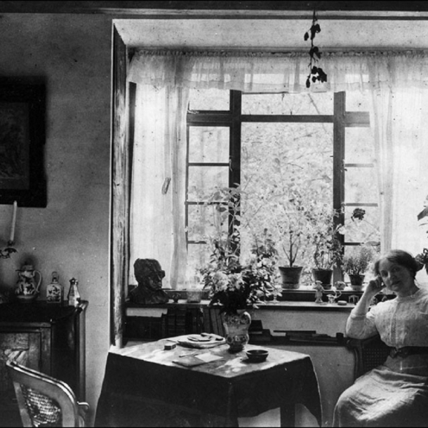 Zdenka Braunerová ve svém ateliéru Zdenka Braunerová ve svém ateliéru