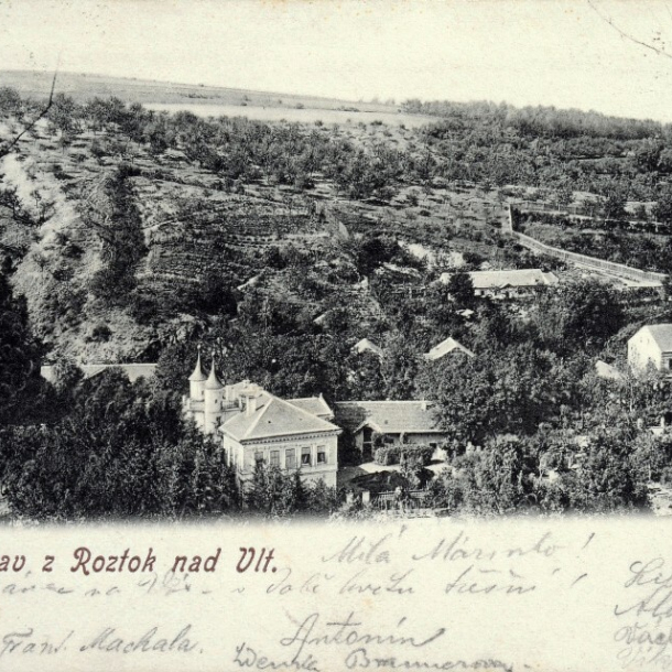 Pozdrav z Roztok nad Vlt., pohlednice, Tiché údolí s pohledem na vilu čp. 10, adresováno Marii Bráfové od přátel Zdenky Braunerové, cca 1910, 9 x 13 cm Pozdrav z Roztok nad Vlt., pohlednice, Tiché údolí s pohledem na vilu čp. 10, adresováno Marii Bráfové od přátel Zdenky Braunerové, cca 1910, 9 x 13 cm