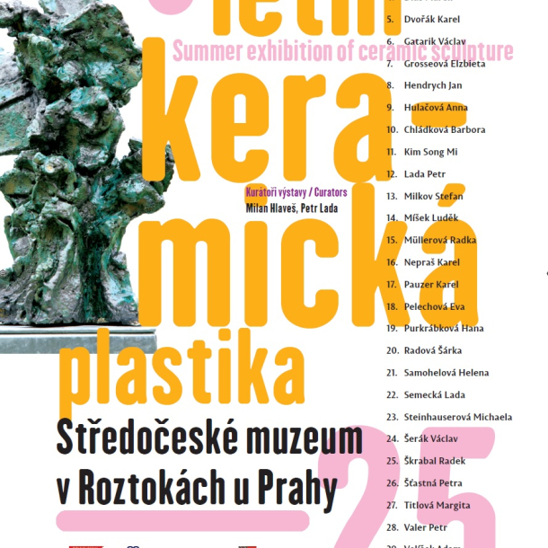 Letní keramická plastika na zámku v Roztokách 