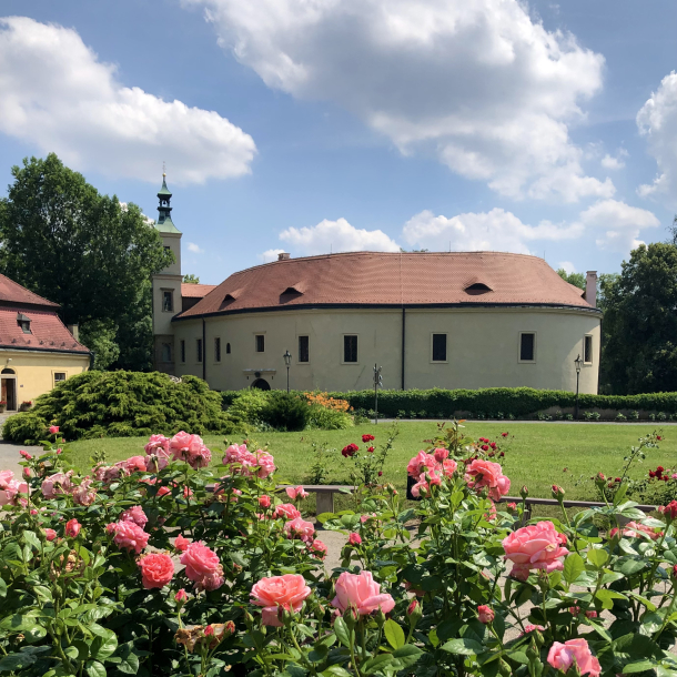 Zámek Roztoky Zámecký park